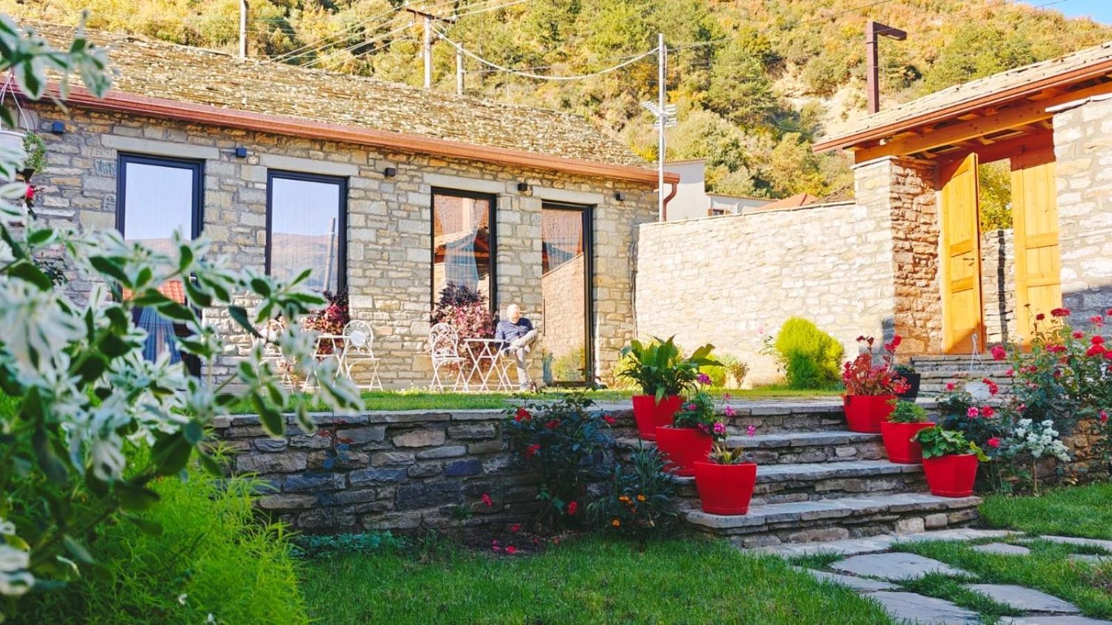 Gogo Moustache Guest House Përmet Dış mekan fotoğraf